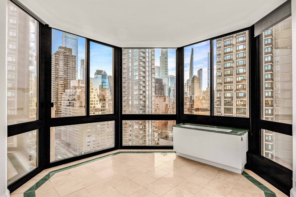 A bay window revealing a view of city skyscrapers, created by virtual staging